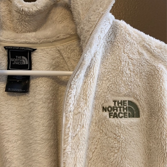 The North Face fluffy jacket (XS) - Picture 3 of 4